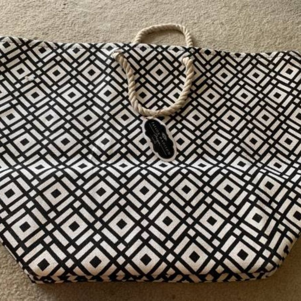 NWT! Taylor Madison Extra Large Tote/Travel/Beach/Overnight Black/White w/Handle